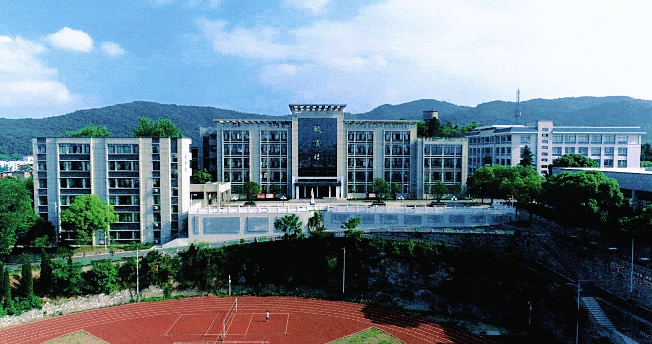 学校全景.png