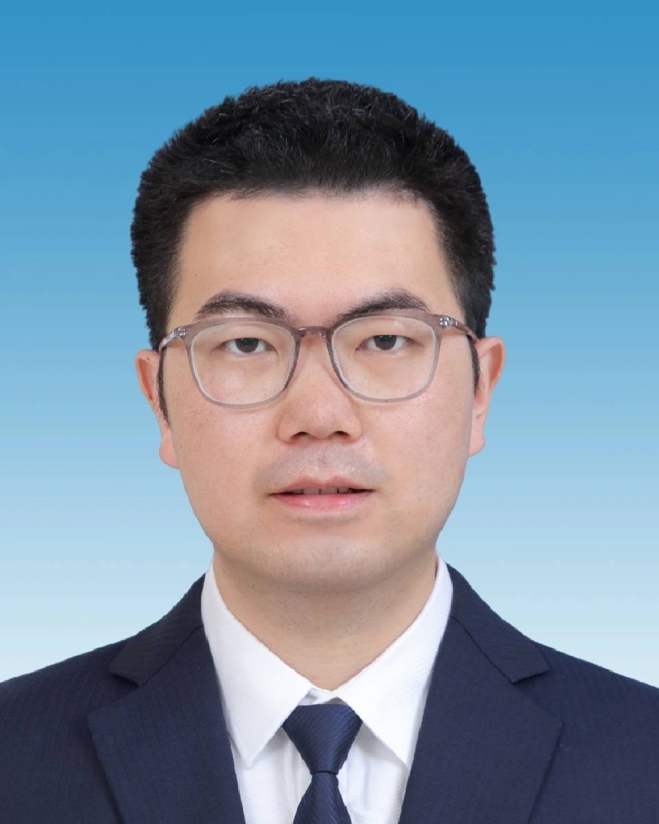 襄阳市第三十六中学党委委员、副校长李园.jpg