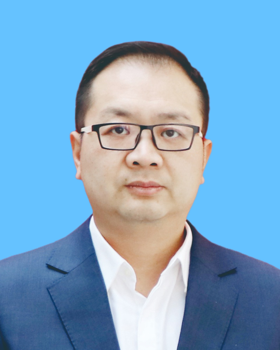 襄阳市第三十六中学党委委员、副校长陈杨.jpg