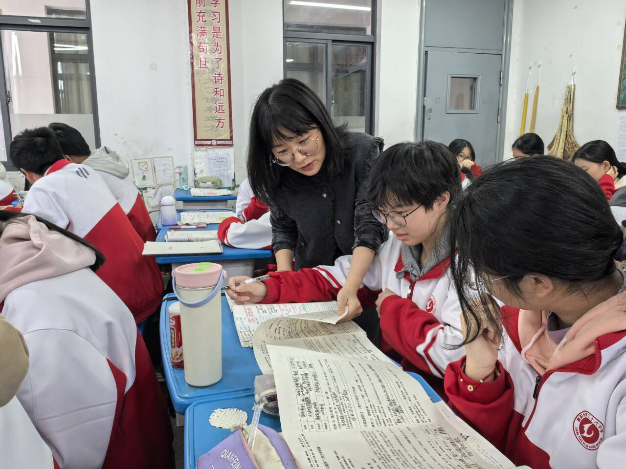 1764556776487682.png 1764556776487682.png